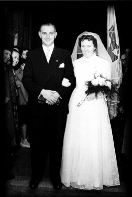 Huwelijksfoto van Gaston en Valerie in 1956